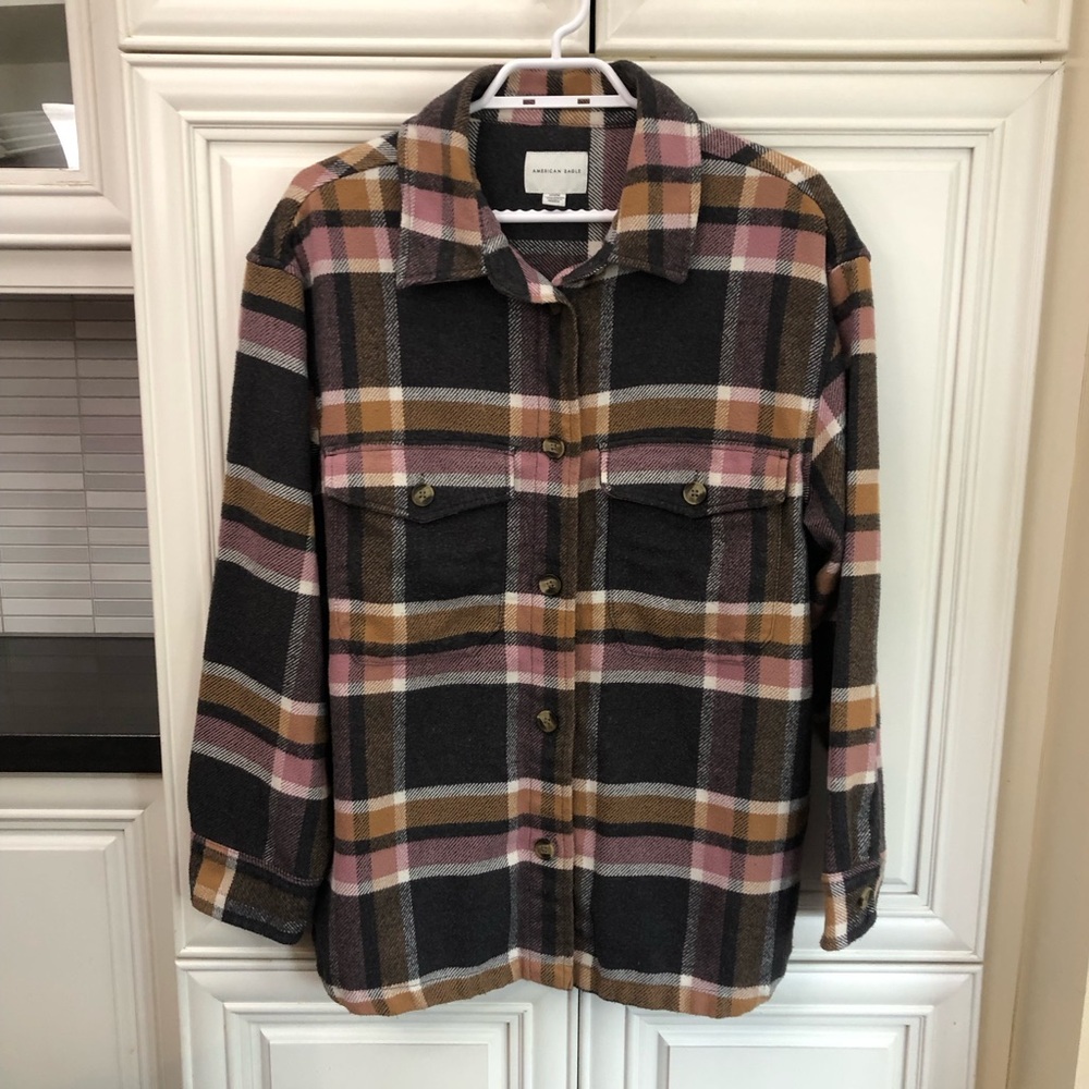 American Eagle women’s plaid flannel shirt / shacket